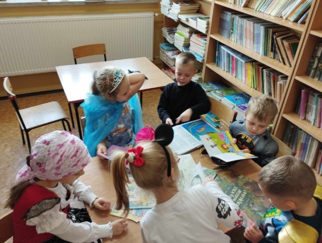 SP Sokołowiec - Międzynarodowy DZIEŃ POSTACI Z BAJEK