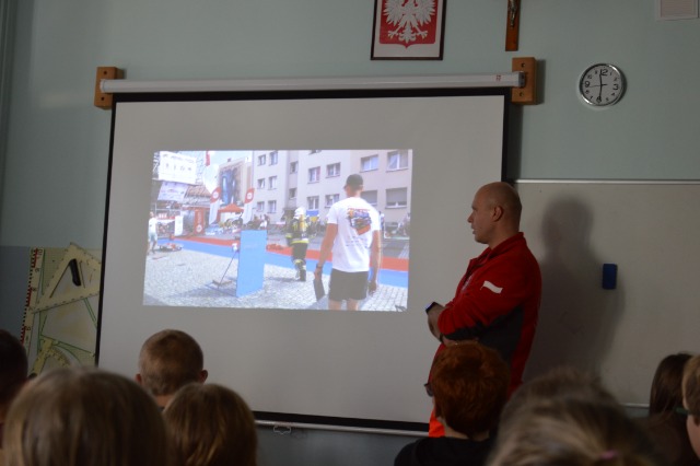 SP Sokołowiec - PIERWSZA POMOC - zajęcia edukacyjne z ratownikiem.