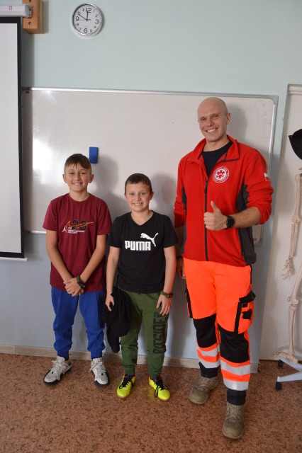 SP Sokołowiec - PIERWSZA POMOC - zajęcia edukacyjne z ratownikiem.