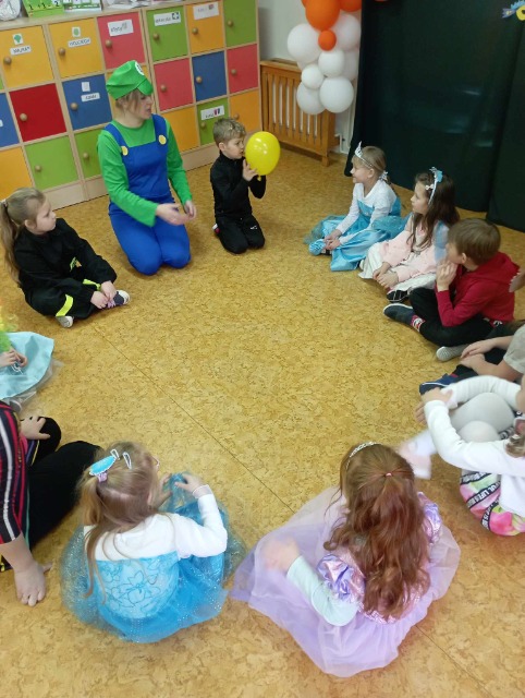 SP Sokołowiec - W karnawale, w karnawale dzieci bawią się wspaniale!