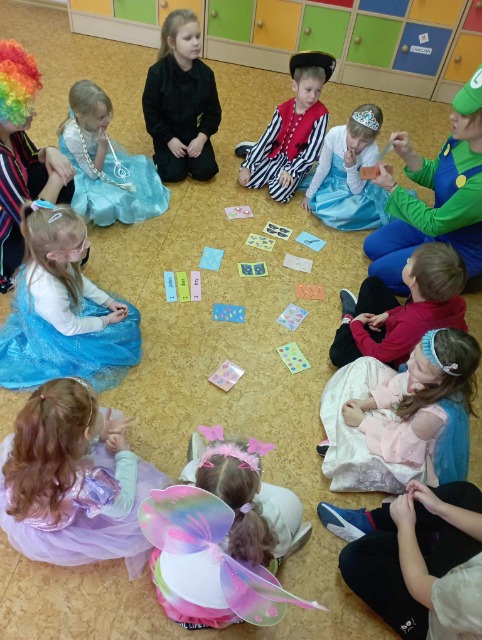 SP Sokołowiec - W karnawale, w karnawale dzieci bawią się wspaniale!