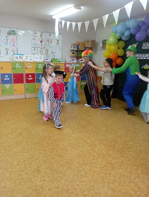 SP Sokołowiec - W karnawale, w karnawale dzieci bawią się wspaniale!