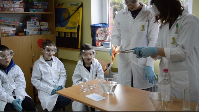 SP Sokołowiec - O pieniądzach inaczej – lekcja chemii…