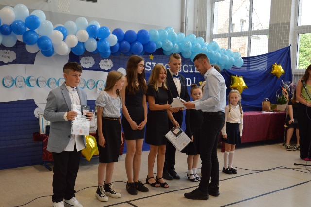 SP Sokołowiec - Uroczysta gala z okazji zakończenia roku szkolnego
