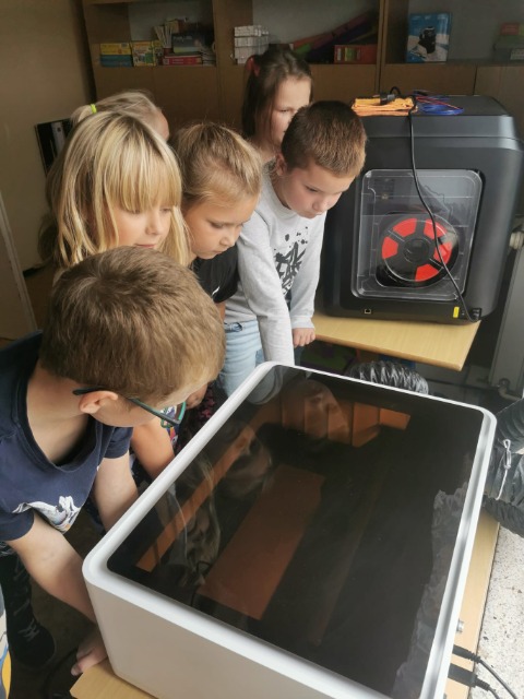 SP Sokołowiec - 24 tysiące złotych na sprzęt do robotyki i grawerowania.