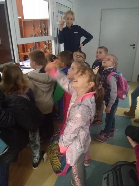 SP Sokołowiec - SPOTKANIE Z TYMI, KTÓRZY DBAJĄ  O NASZE BEZPIECZEŃSTWO