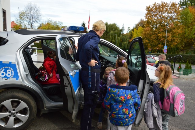 SP Sokołowiec - SPOTKANIE Z TYMI, KTÓRZY DBAJĄ  O NASZE BEZPIECZEŃSTWO