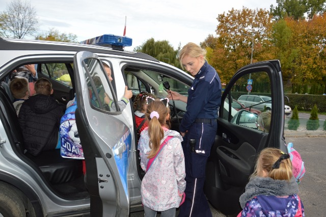 SP Sokołowiec - SPOTKANIE Z TYMI, KTÓRZY DBAJĄ  O NASZE BEZPIECZEŃSTWO