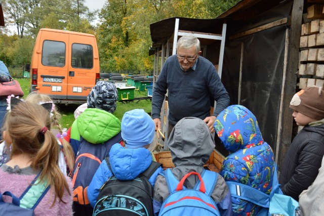 SP Sokołowiec - PIERWSZAKI Z WIZYTĄ W PASIECE