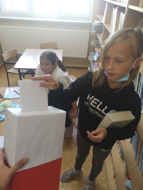 SP Sokołowiec - WYBORY DO SAMORZĄDU UCZNIOWSKIEGO