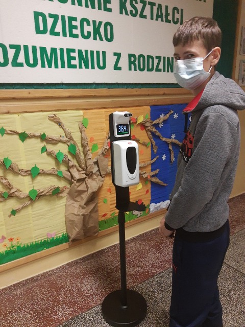 SP Sokołowiec - Bezdotykowy pomiar temperatury z dezynfekcją rąk