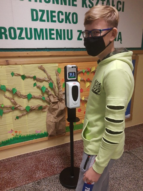 SP Sokołowiec - Bezdotykowy pomiar temperatury z dezynfekcją rąk