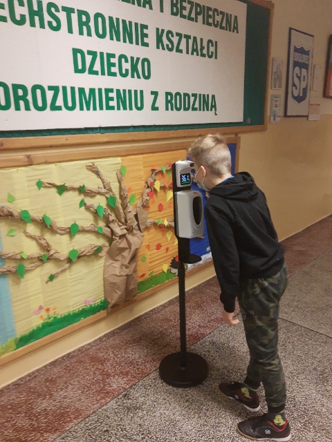 SP Sokołowiec - Bezdotykowy pomiar temperatury z dezynfekcją rąk