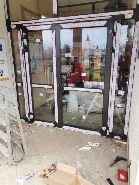 SP Sokołowiec - I mamy nowe drzwi...