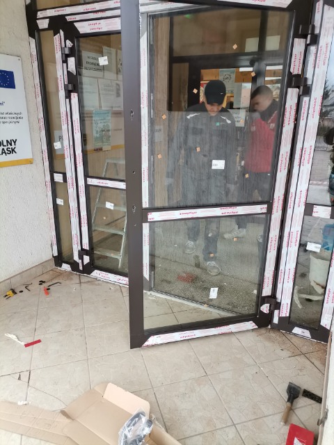 SP Sokołowiec - I mamy nowe drzwi...