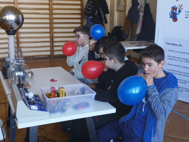 SP Sokołowiec - AKADEMIA MOCY  DZIEŃ PEŁEN EKSPERYMENTÓW W NASZEJ SZKOLE