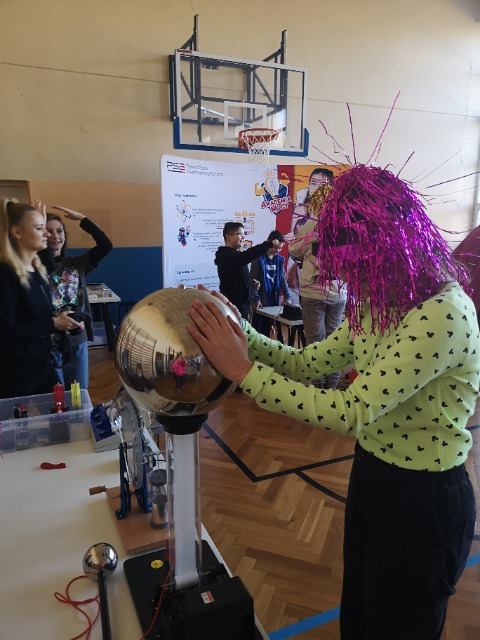 SP Sokołowiec - AKADEMIA MOCY  DZIEŃ PEŁEN EKSPERYMENTÓW W NASZEJ SZKOLE