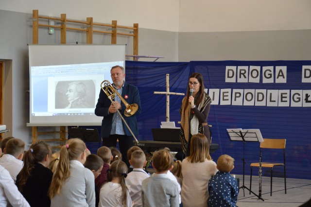 SP Sokołowiec - ŚwiętujeMY!- 104 rocznica Odzyskania Niepodległości przez Polskę.