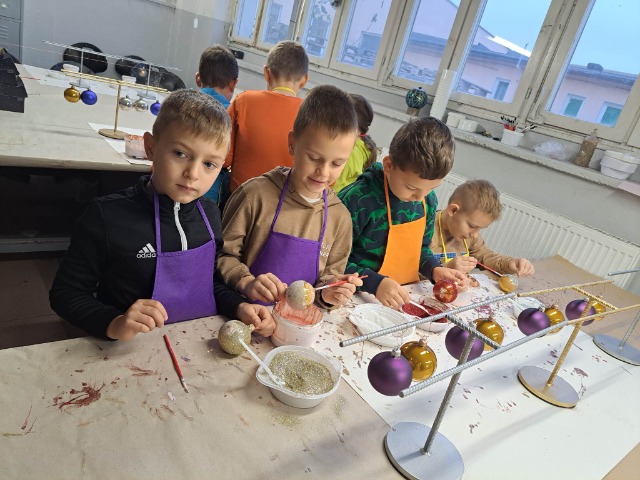 SP Sokołowiec - Vitbis - największa fabryka ręcznie dekorowanych ozdób choinkowych w Europie