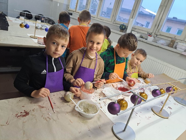 SP Sokołowiec - Vitbis - największa fabryka ręcznie dekorowanych ozdób choinkowych w Europie