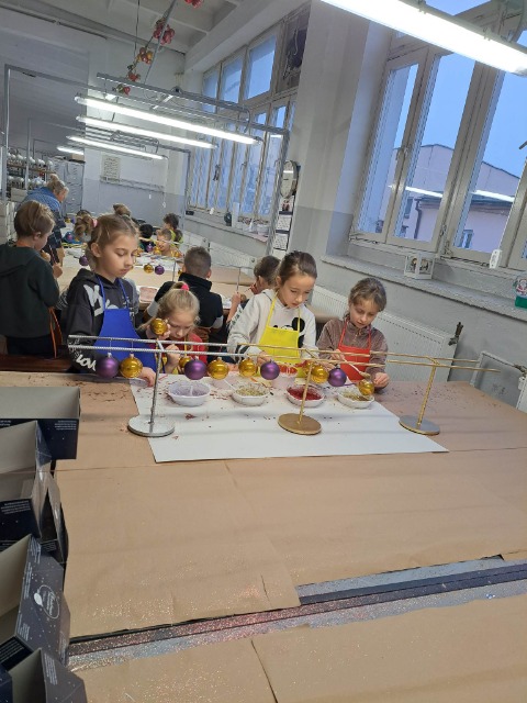 SP Sokołowiec - Vitbis - największa fabryka ręcznie dekorowanych ozdób choinkowych w Europie