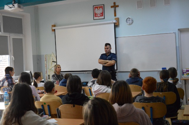 SP Sokołowiec - Zajęcia profilaktyczne z policjantem….