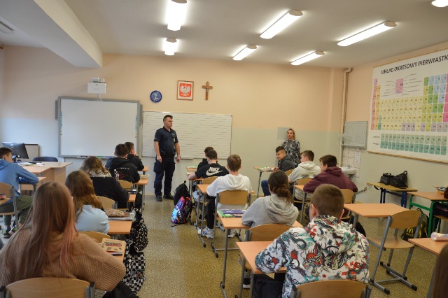 SP Sokołowiec - Zajęcia profilaktyczne z policjantem….
