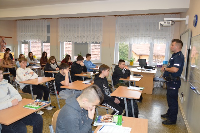 SP Sokołowiec - Zajęcia profilaktyczne z policjantem….