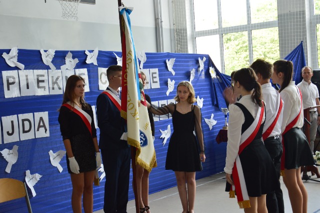 SP Sokołowiec - ŻEGNAJ SZKOŁO – NIECH ŻYJĄ WAKACJE….